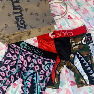 I’m selling 2 items for the price of one, they are really small and they are new